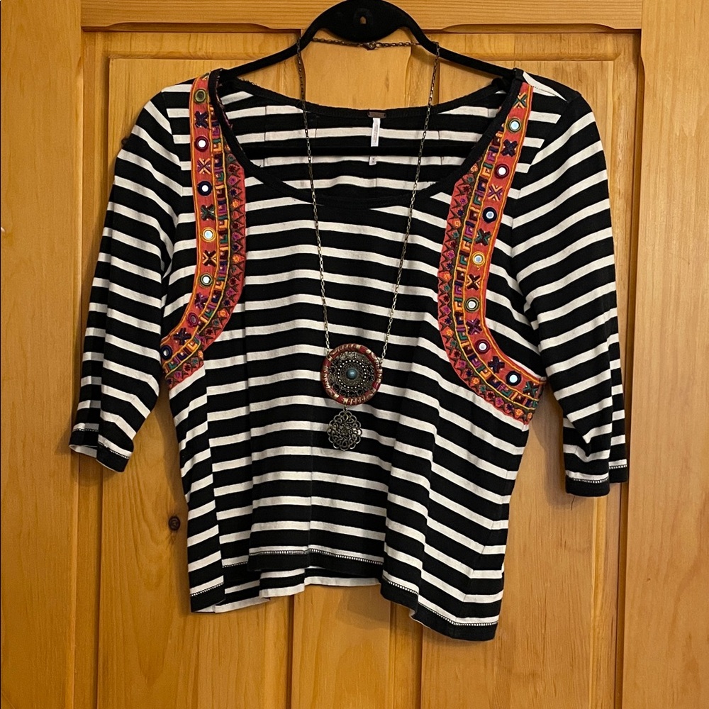 M.  *They Go Well Together       RARE Tee & Necklace Set